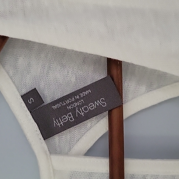 Sweaty Betty Gratitude 2 in 1 vest tank top - Picture 4 of 7